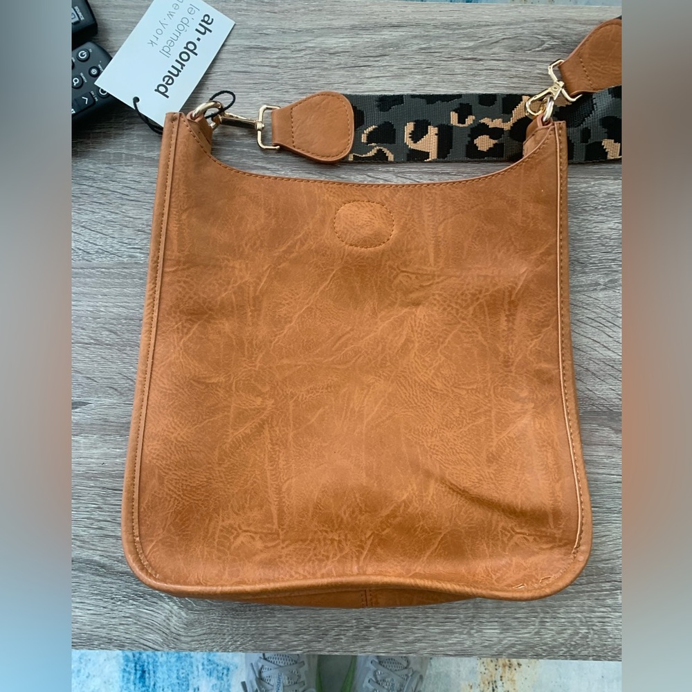 Women’s Tan Leather Bag with Cute Strap